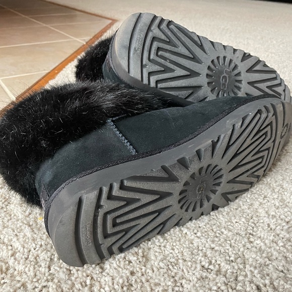 UGG boots rare black with fur size 9 in great condition - Picture 6 of 6